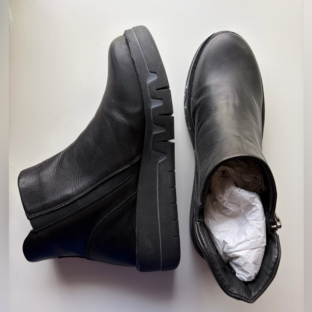 Miz Mooz black leather zip up bootie 40